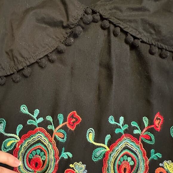 Gianni Bini Floral Embroidered Off-Shoulder Top with Adjustable Straps S EUC - Picture 7 of 9